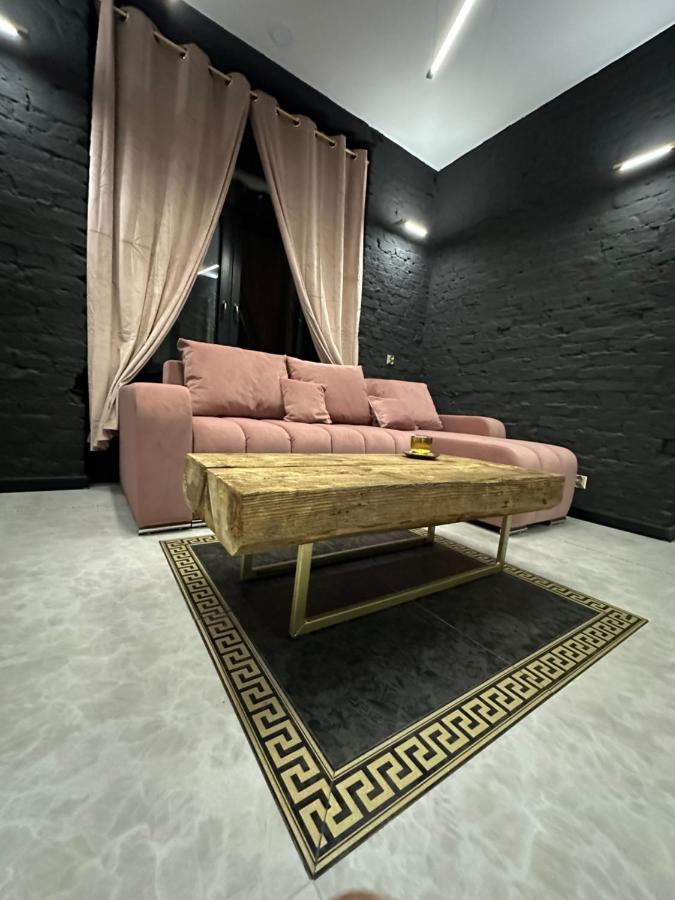 Darkhouse Versace Pink Łódź Exterior foto